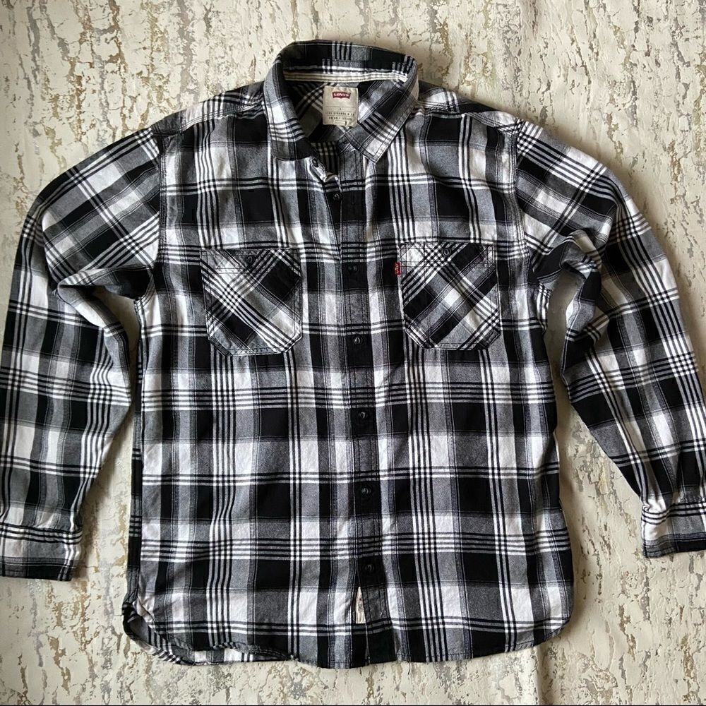Levi’s Buffalo Check Plaid Button Down - Picture 1 of 8